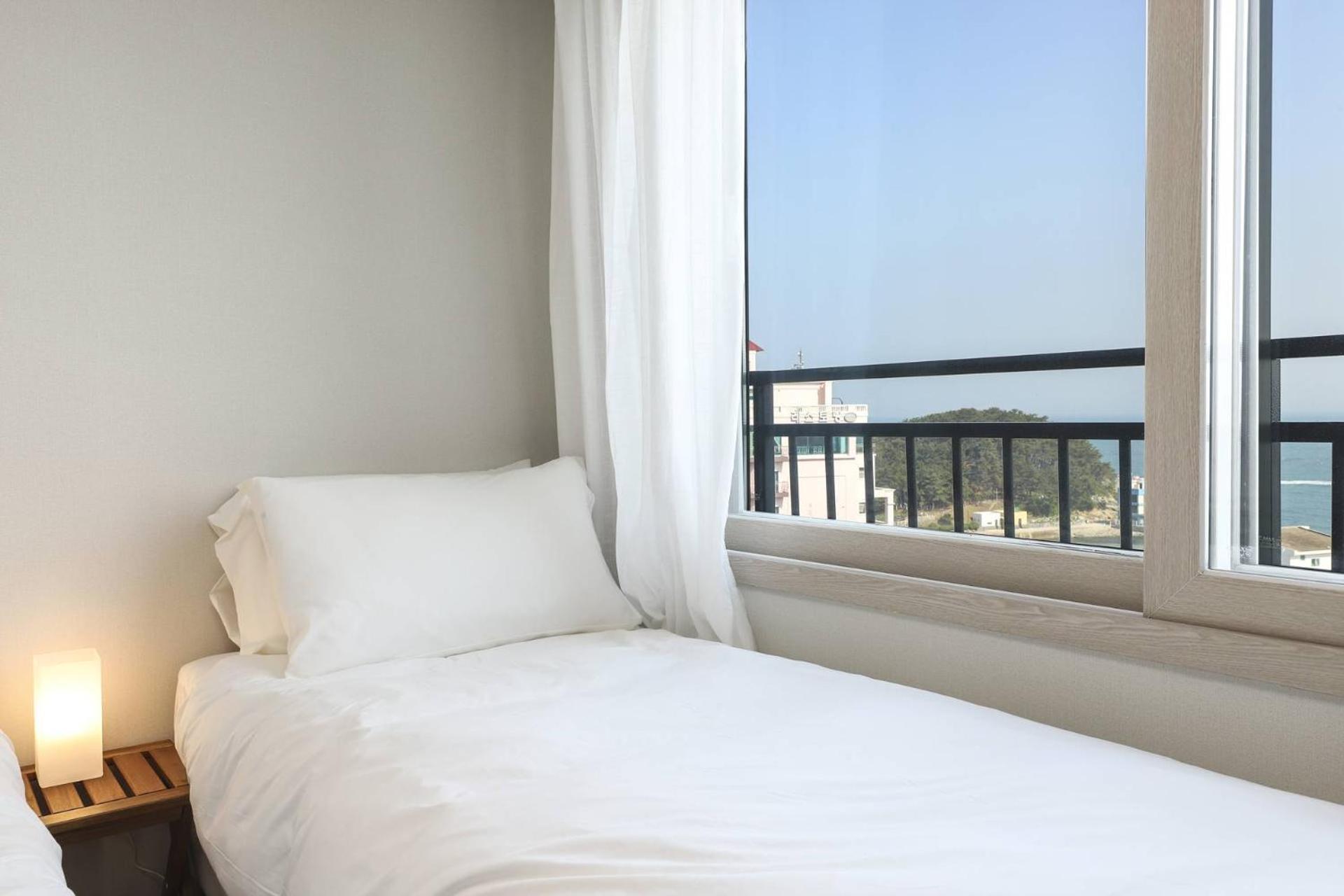 Hotel The First Ocean Songjeong à Busan Extérieur photo