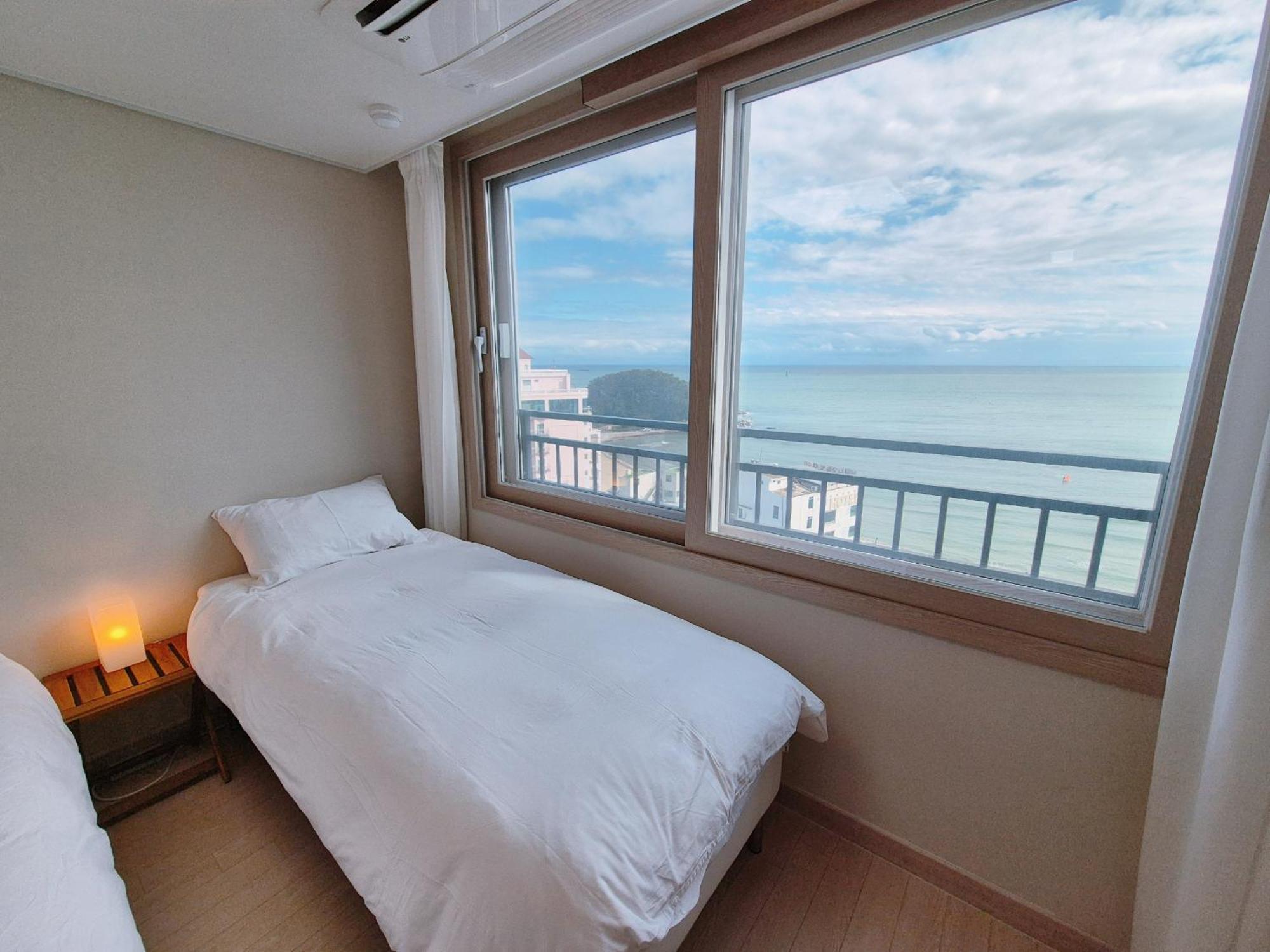 Hotel The First Ocean Songjeong à Busan Extérieur photo