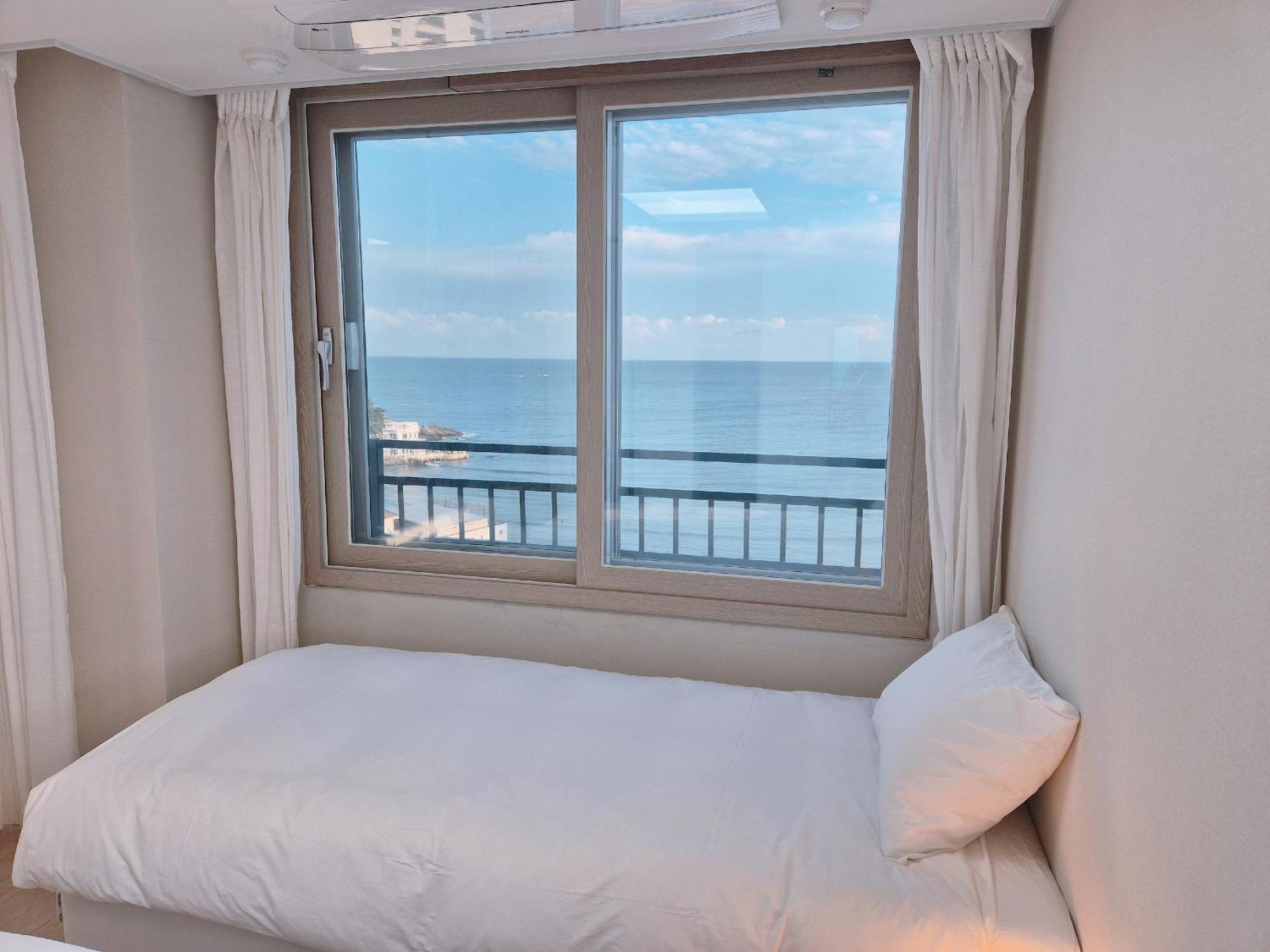 Hotel The First Ocean Songjeong à Busan Extérieur photo