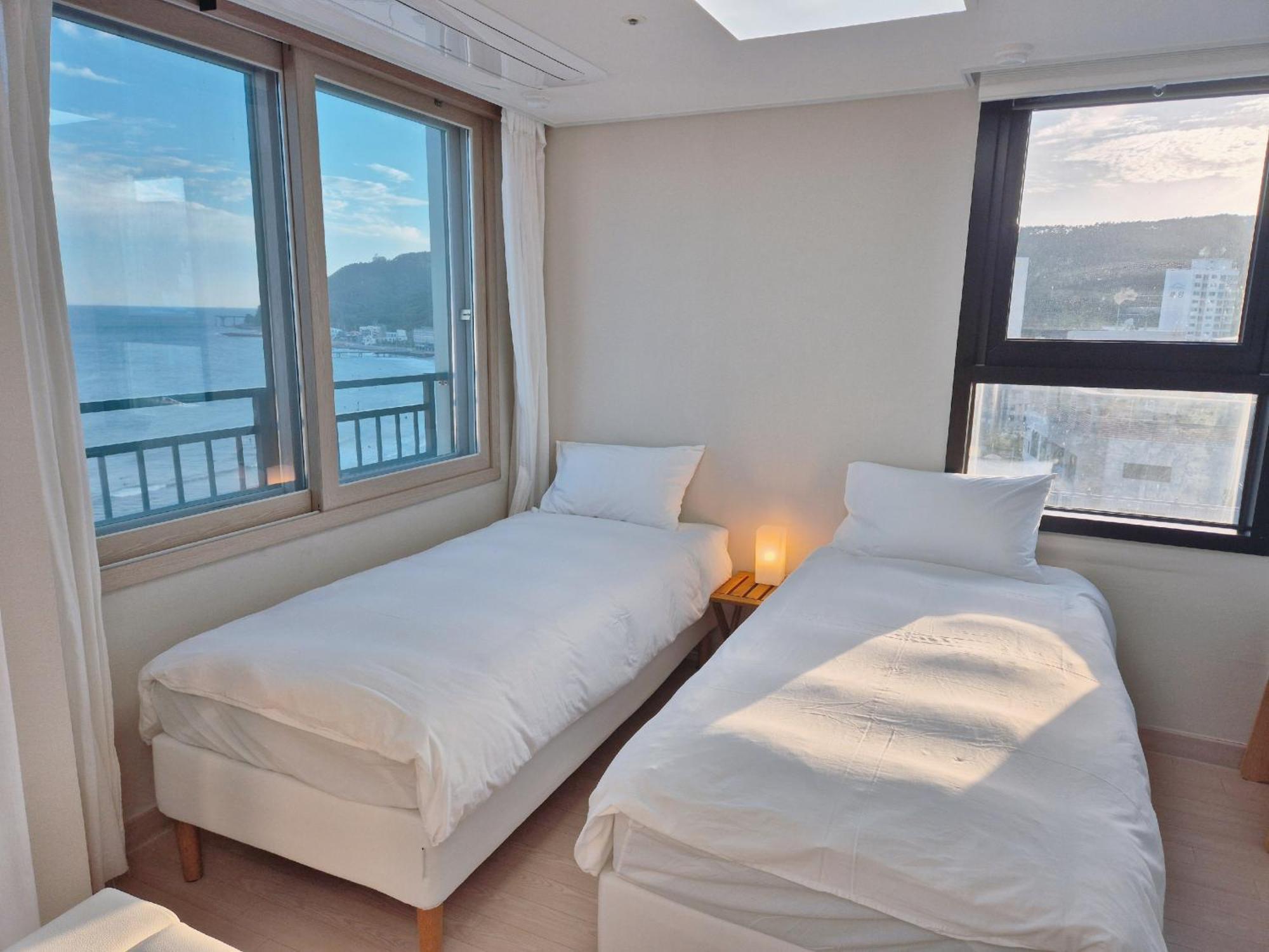 Hotel The First Ocean Songjeong à Busan Extérieur photo